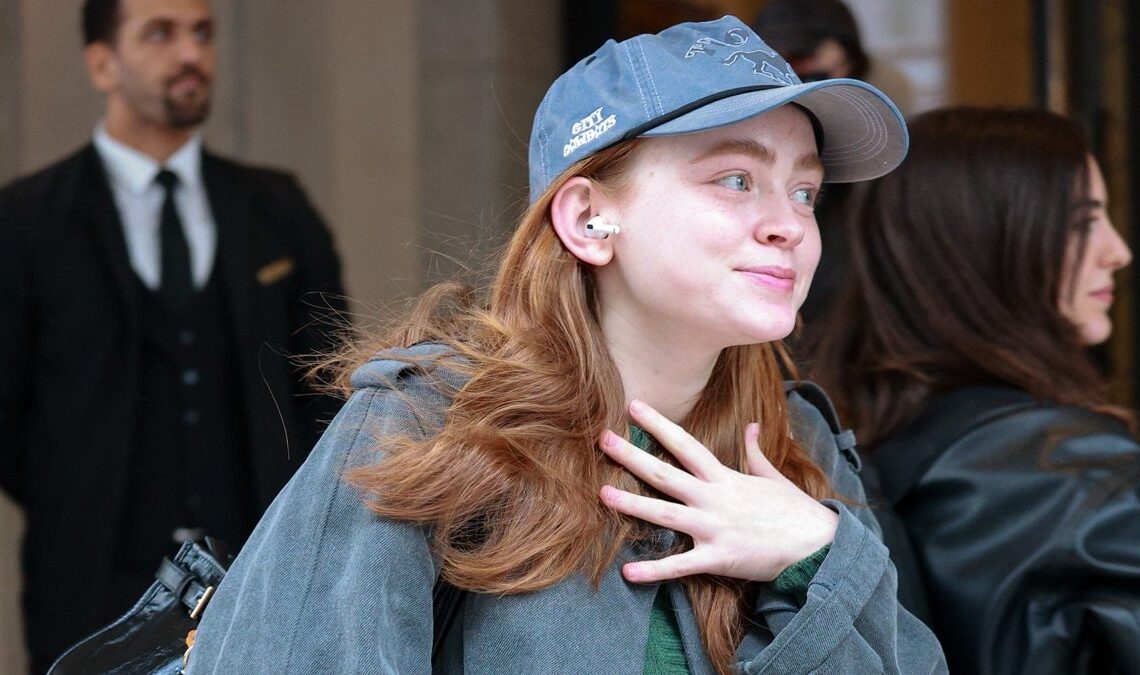 Sadie Sink est vue sur le tournage de Spider-Man : Brand New Day. Les photos donnent plus d'indices sur son mystérieux personnage