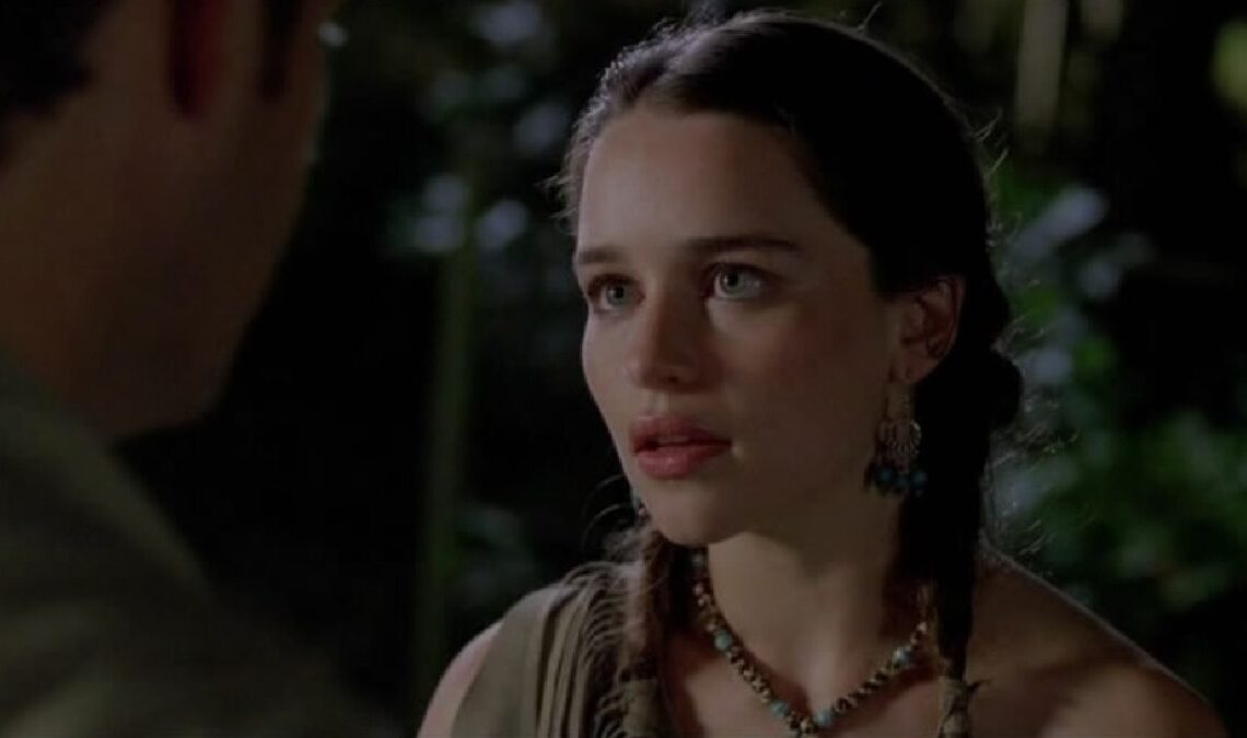 Avant les dragons, Emilia Clarke était entourée de dinosaures dans ce film de 2010 qu'il vaut mieux oublier