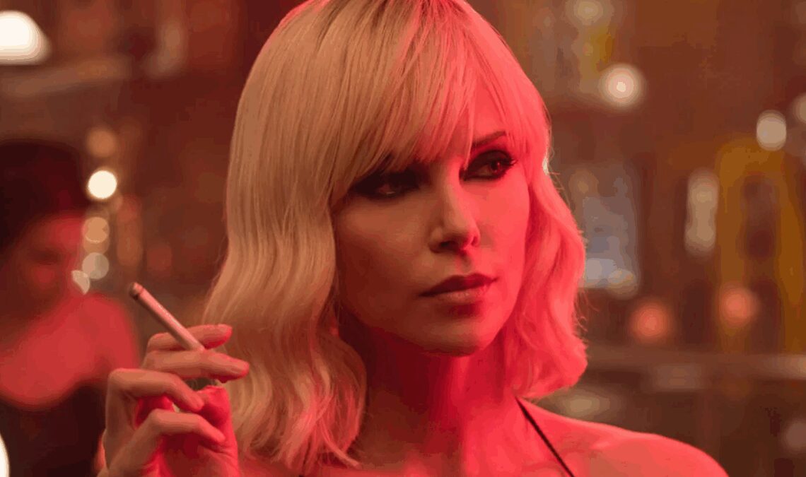 Charlize Theron a une grosse tache sur sa carrière. Un thriller des années 2000 qu'elle qualifiait elle-même de "très mauvais film"