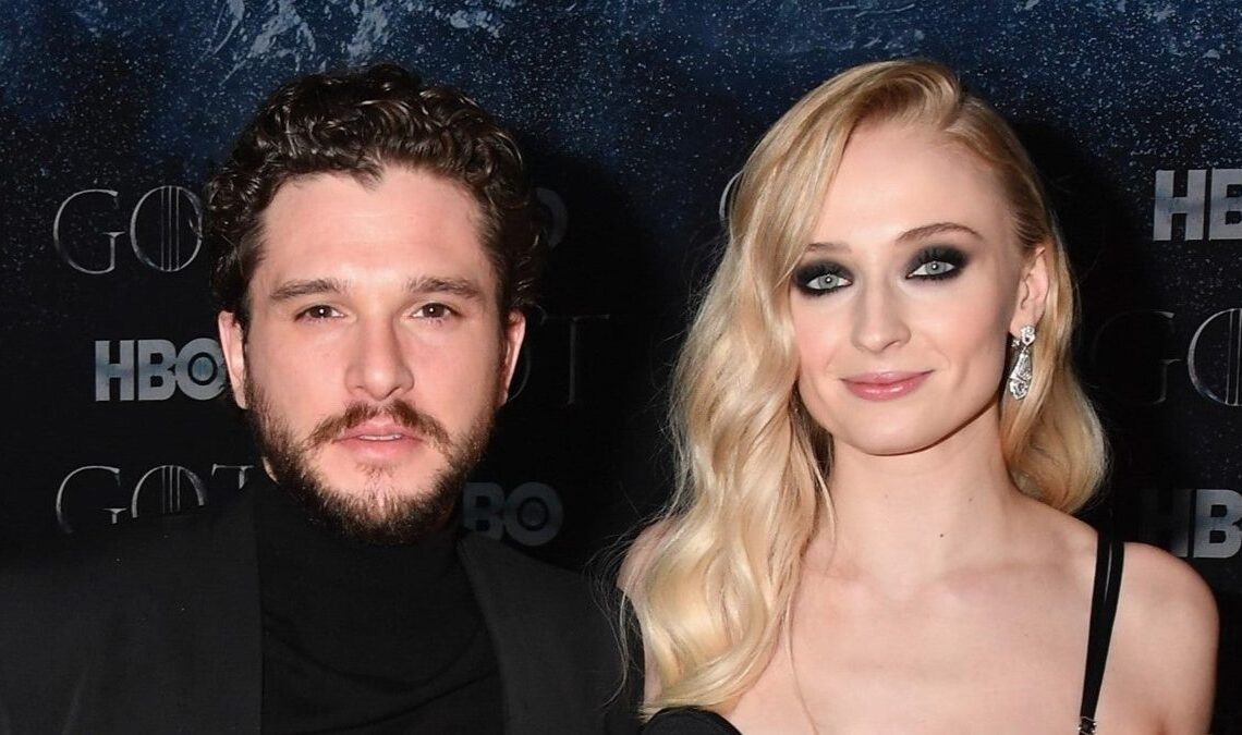 Kit Harrington parle de scènes racées « maladroites » avec Sophie Turner dans un nouveau film d'horreur gothique
