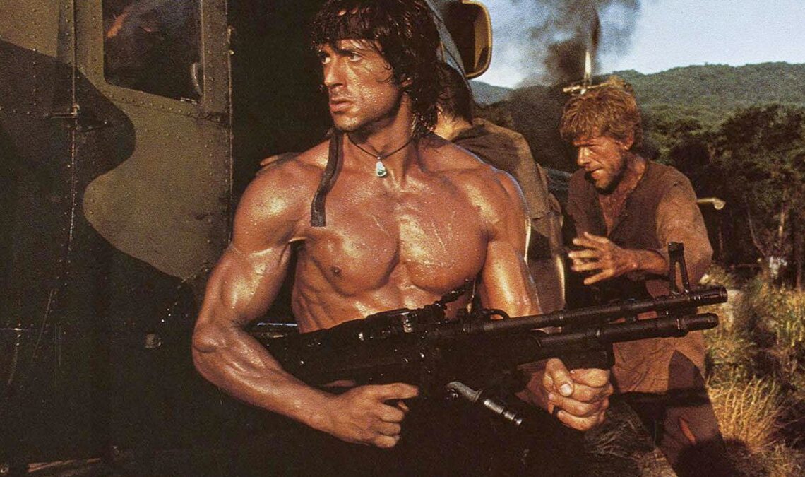 Le réalisateur du nouveau film Rambo révèle le volet de la saga qu'il faut voir pour comprendre le prequel