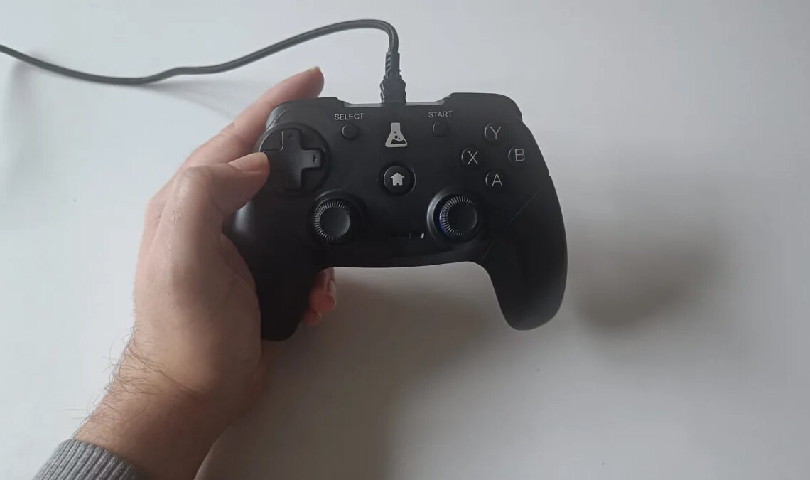 Je voulais comprendre pourquoi ce contrôleur PC est si bon marché, mais sa conception explique tout