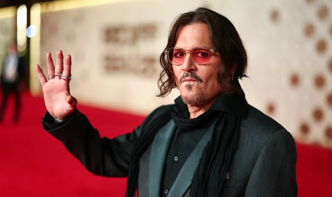 Le nouveau film de Noël avec Johnny Depp ajoute au casting des stars de Harry Potter, Star Wars et The Hunger Games