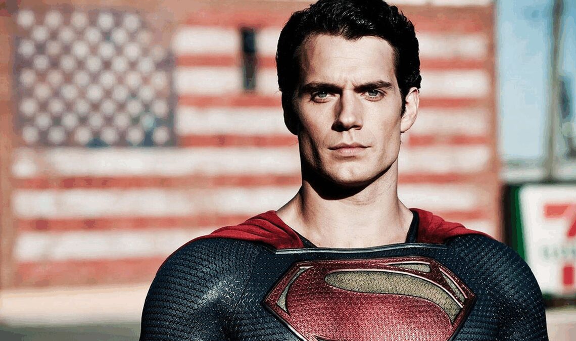 Zack Snyder publie une photo inédite d'Henry Cavill dans le rôle de Superman. Eh bien, comme Clark Kent, plutôt
