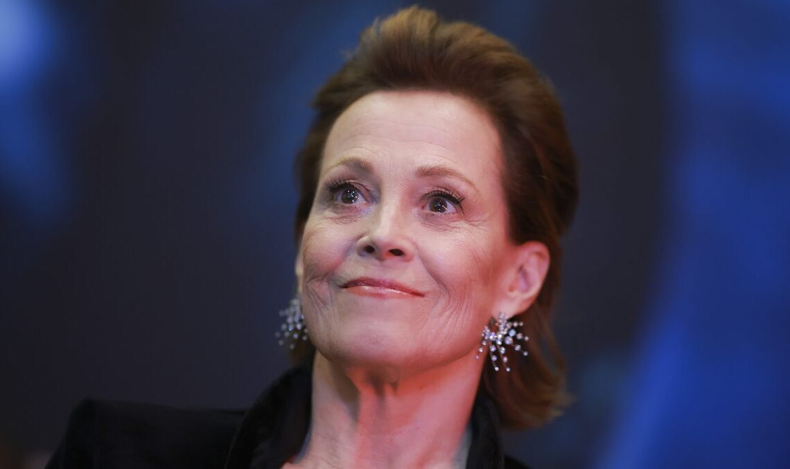 Le casting de Tomb Raider d'Amazon confirmé, les rôles de Sigourney Weaver et Jason Isaacs révélés
