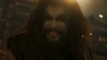 Premier aperçu de Jason Momoa dans le rôle de Lobo révélé dans le teaser de Supergirl, et il a l'air incroyable