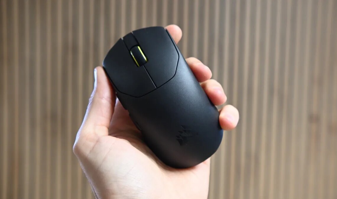 J'ai essayé l'une des souris les plus légères du marché et maintenant je ne veux plus rien d'autre : test de la Corsair Sabre v2 Pro Ultralight