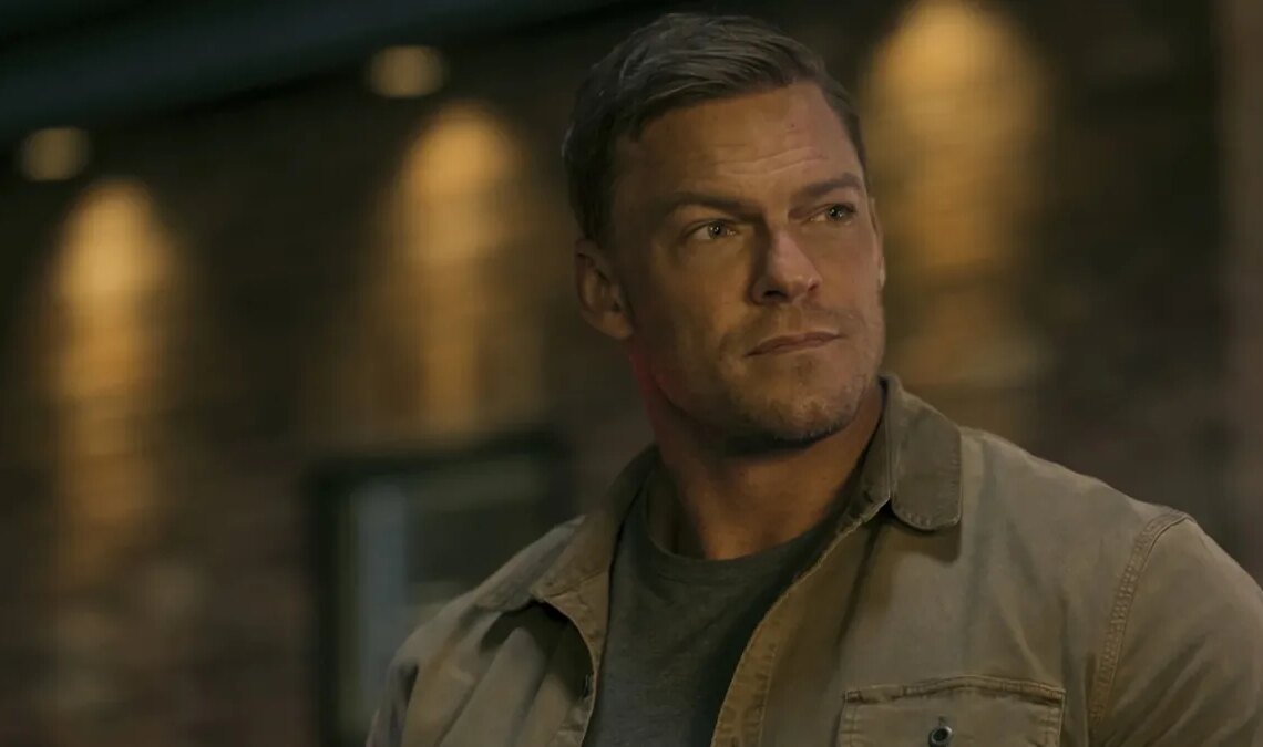 Aujourd'hui, c'est Reacher, mais vous ne croirez pas quel a été l'un des premiers rôles d'Alan Ritchson. Oui, c'est une vache