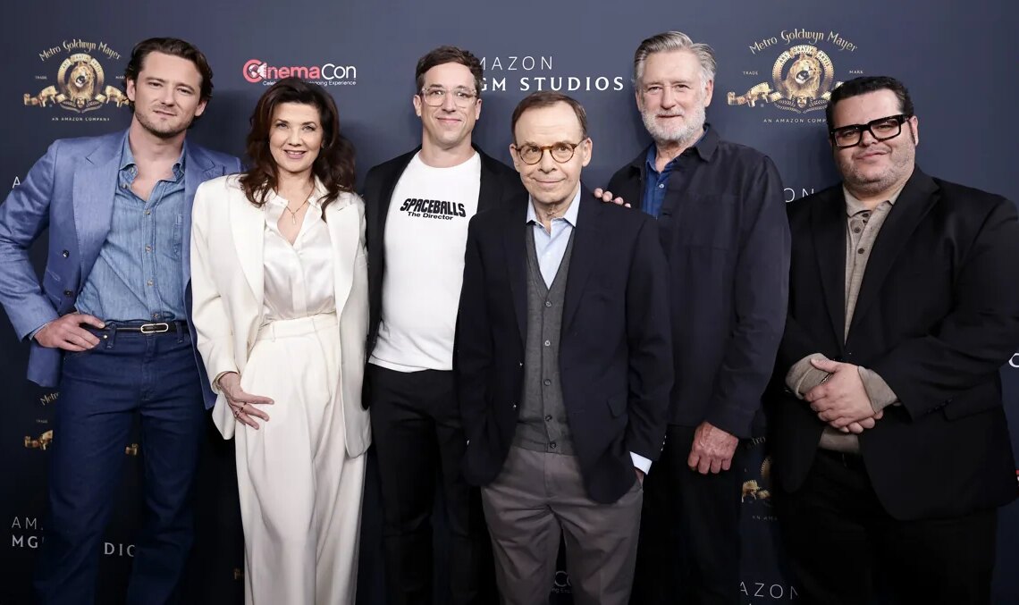 Enfin, la suite de La Folle Histoire des Galaxies peut être vue dans une bande-annonce, et il semble qu'elle ne se contentera pas de parodier Star Wars