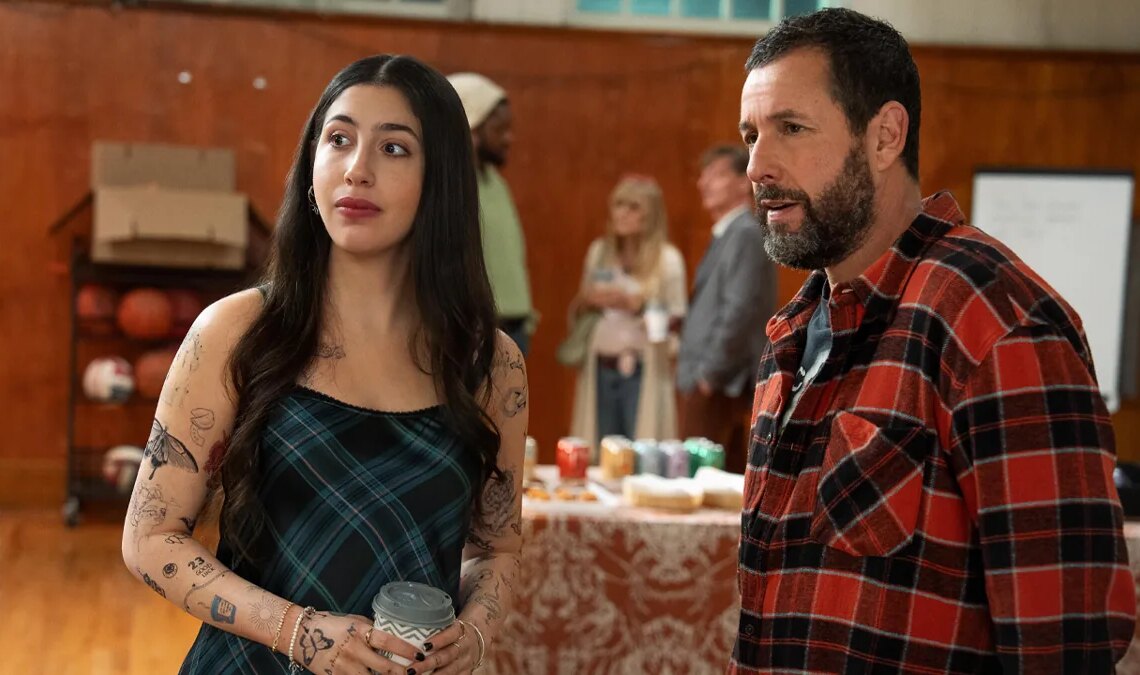 La fille d'Adam Sandler suit le chemin de son père avec cette comédie qui fait déjà fureur en streaming