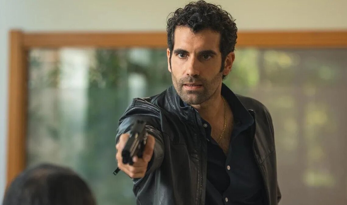 La nouvelle série qui déferle sur le streaming dans notre pays a des meurtres, des doubles vies et de la drogue, beaucoup de drogue