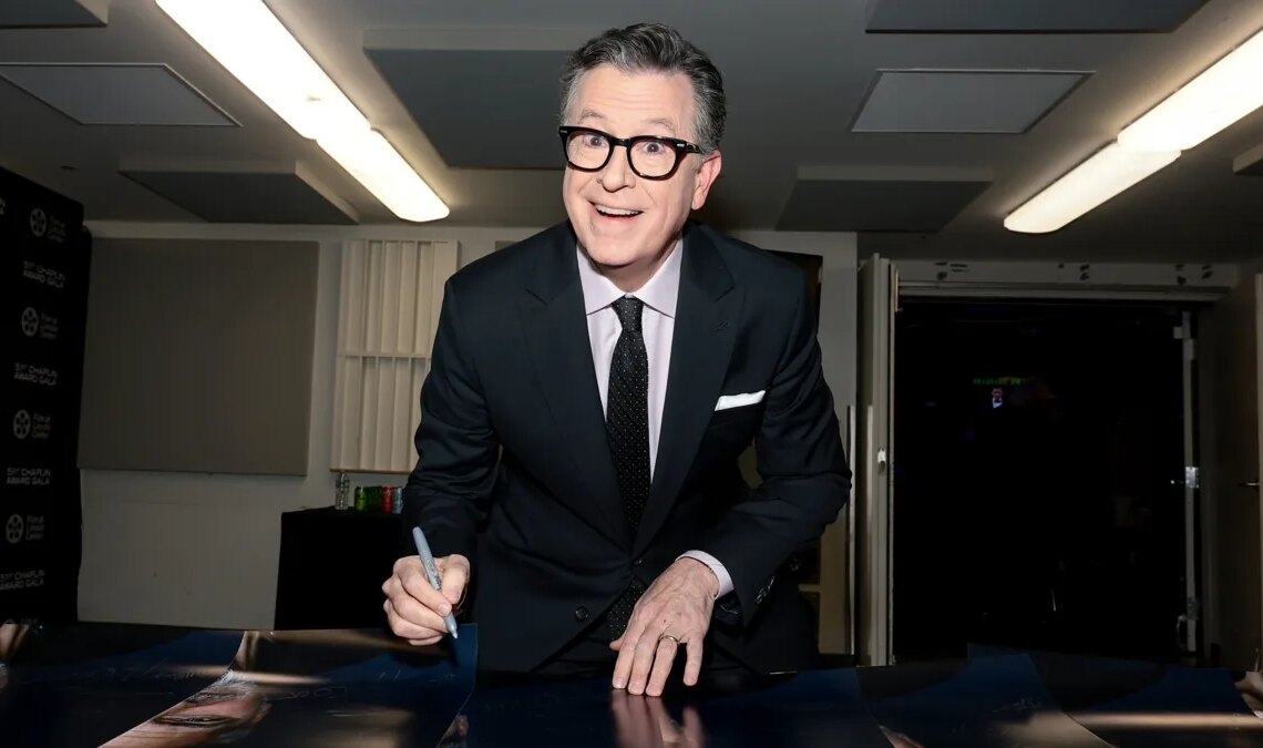 Les fans du Seigneur des Anneaux ne sont pas très convaincus par Steven Colbert, mais le présentateur n'hésite pas à se défendre