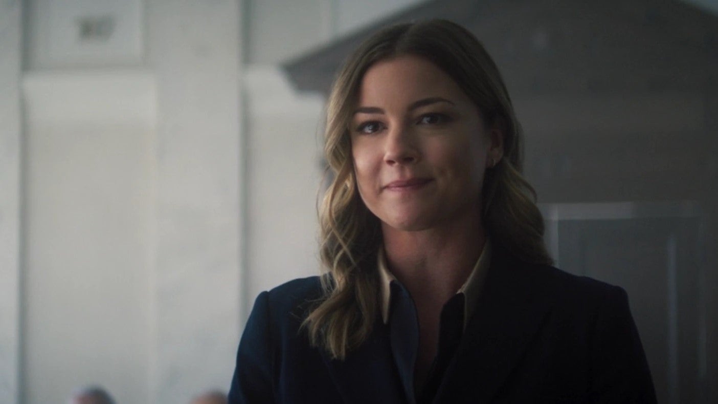 Sharon Carter est de nouveau accueillie au sein du gouvernement américain, tout en planifiant une trahison.