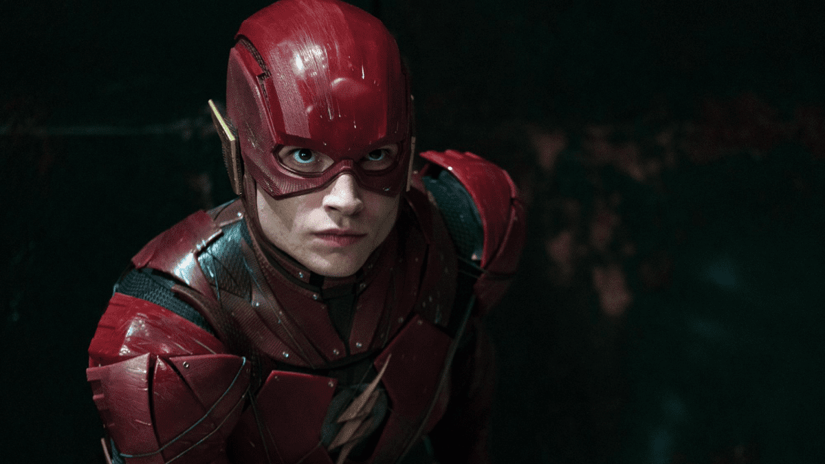 Il semble que The Flash d'Ezra Miller ira de l'avant dans les plans futurs de DC, malgré tout