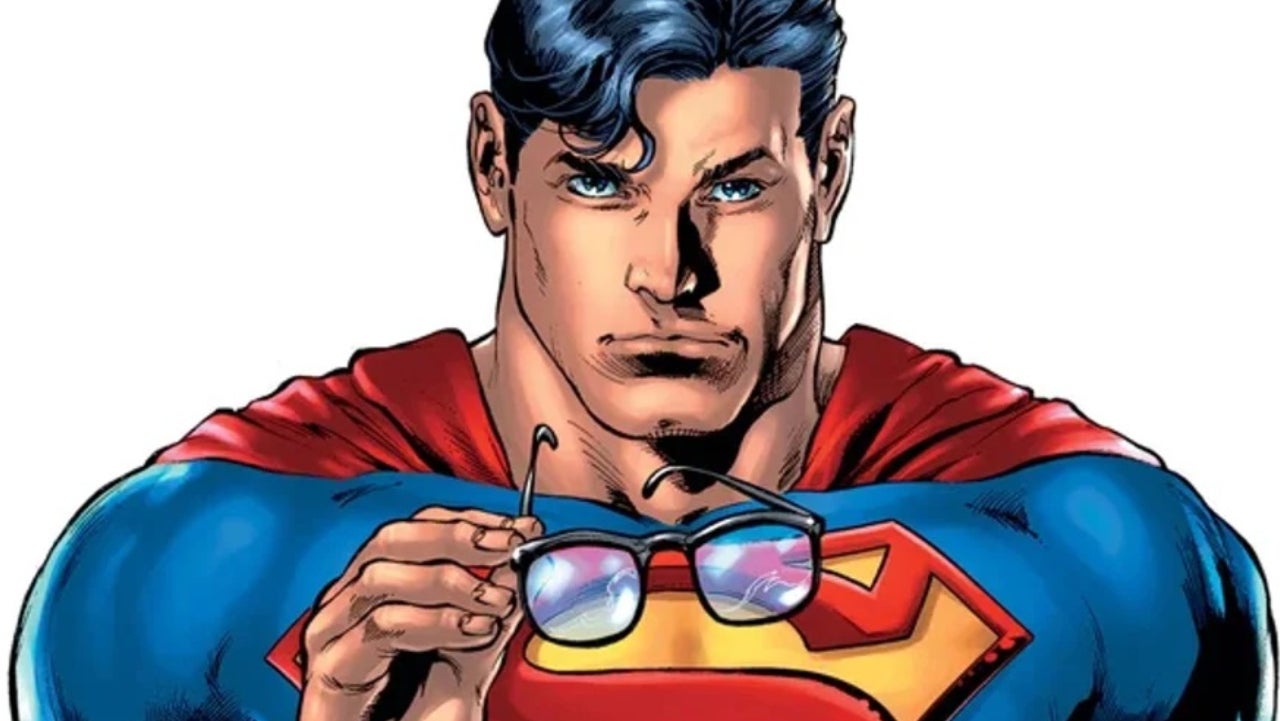 Superman a volontairement révélé son secret dans Superman # 18 de 2019.  Dessin d'Ivan Reis.  (Crédit image : DC)