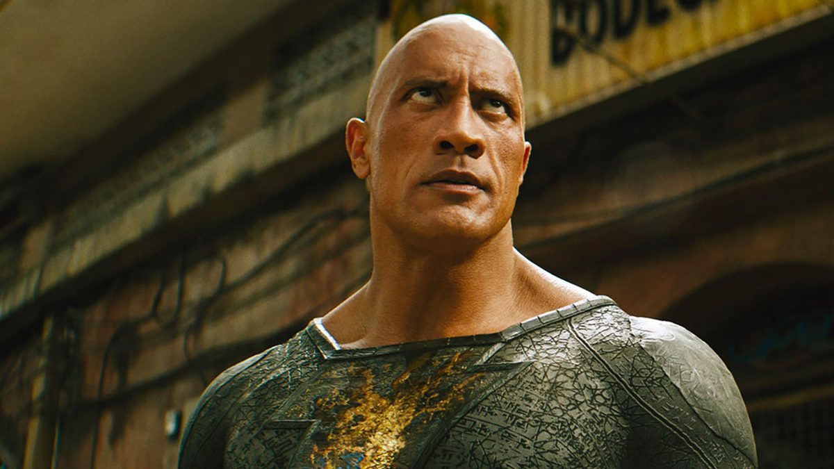 Dwayne Johnson donne son avis sur son départ et celui d'Henry Cavill dans le nouvel univers DC, se comparant à un footballeur vedette