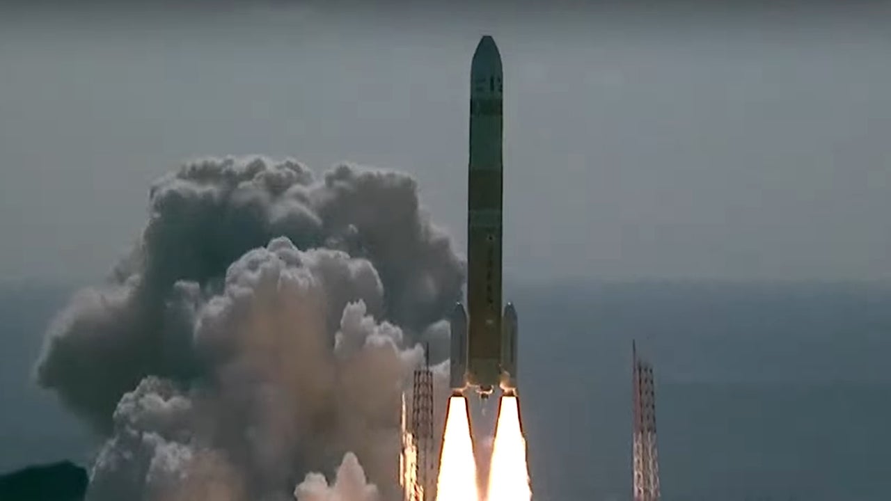 Une fusée japonaise forcée de s'autodétruire en plein vol (photos et vidéo)  - Le Soir