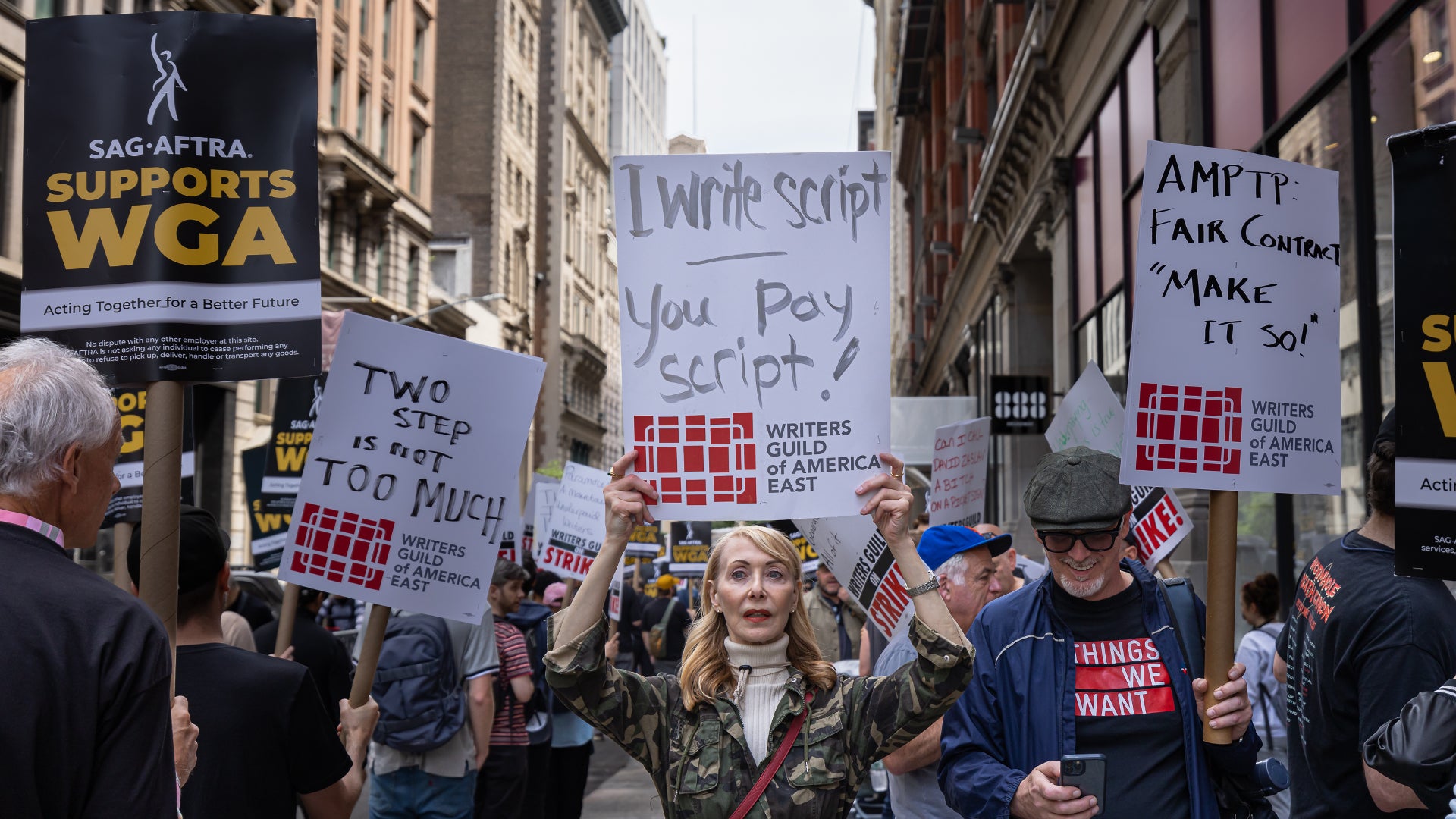 Ne vous attendez pas à un accord avec la Directors Guild of America pour mettre fin à l'arrêt de travail de la WGA.