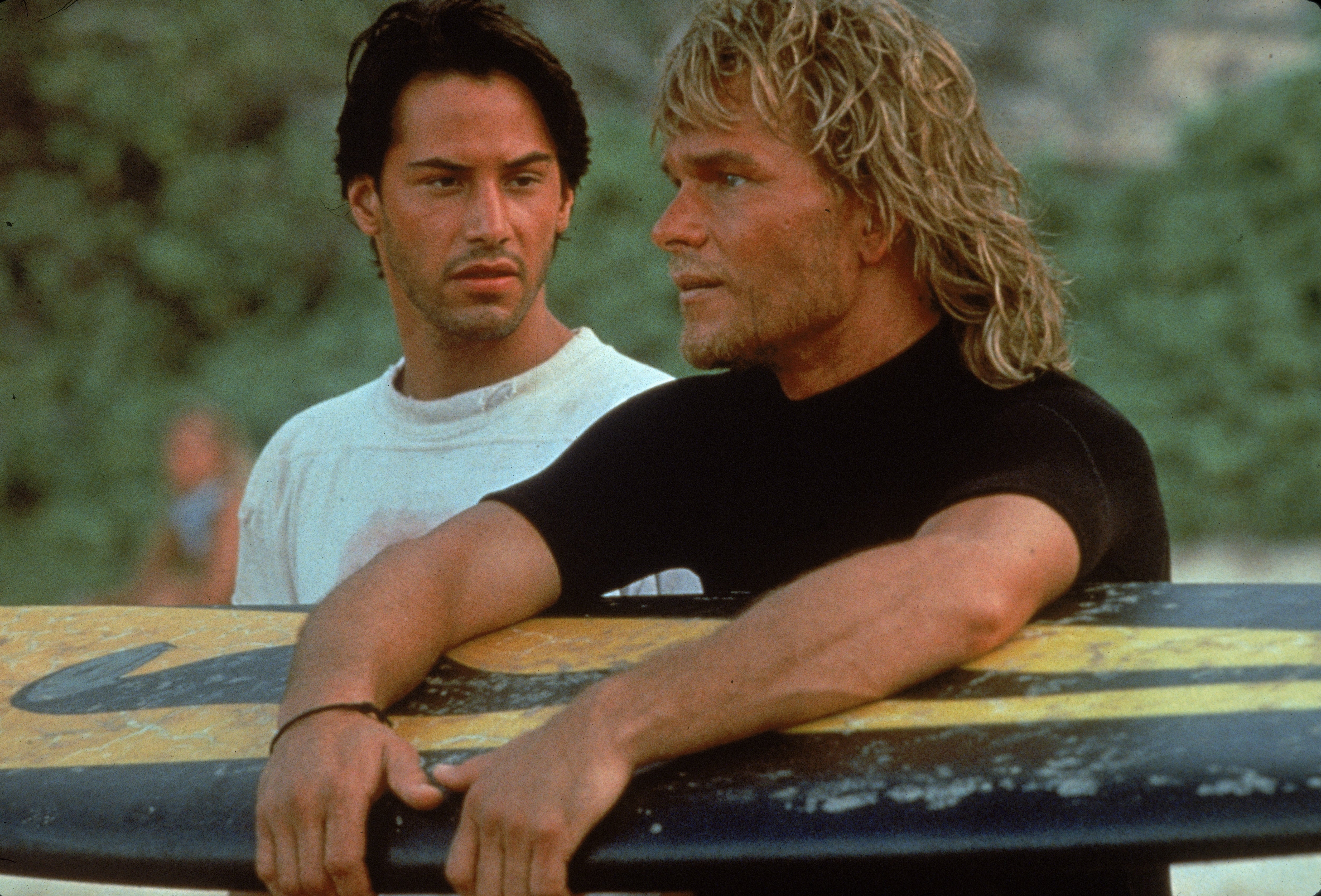 Keanu Reeves et Patrick Swayze dans Point Break.  Source : IMDB.