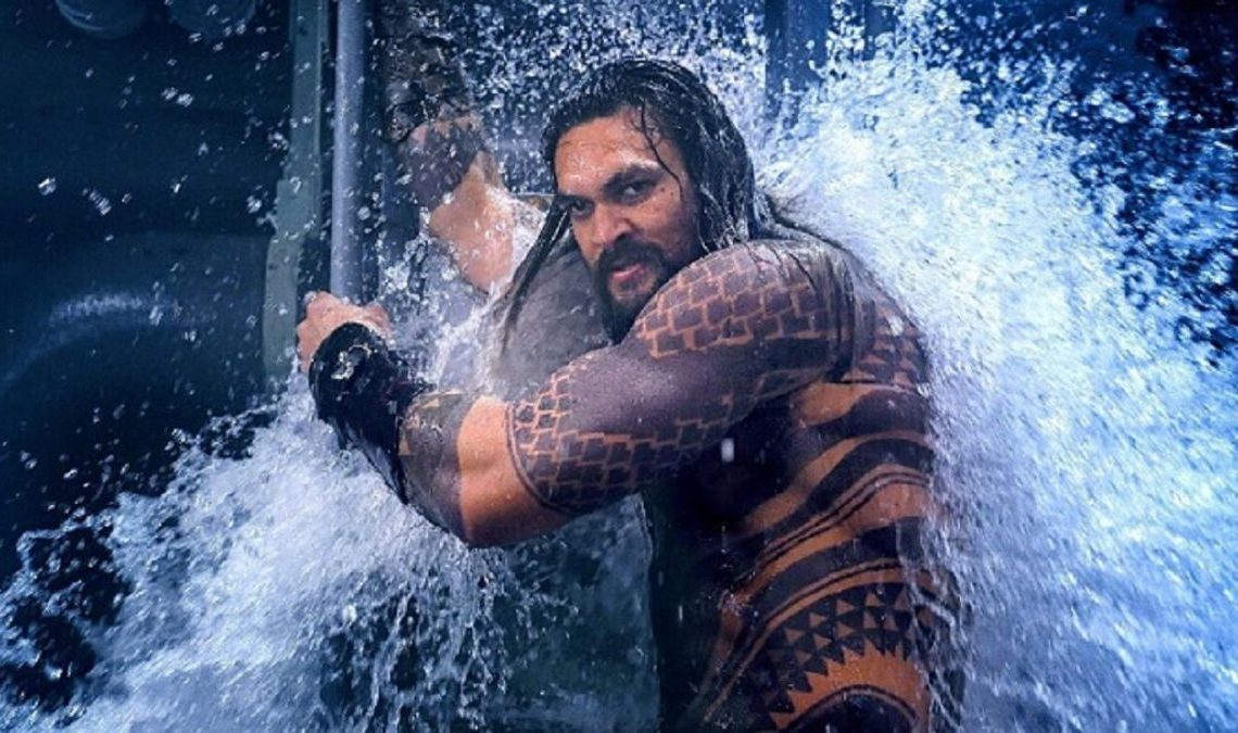 Un Jason Momoa ivre et des menaces d'Elon Musk : il semblerait que le développement d'Aquaman 2 ait été fou