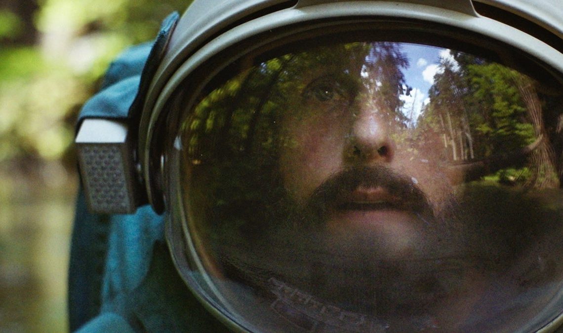 Adam Sandler est un astronaute à la dérive dans la première bande-annonce de Netflix pour The Astronaut