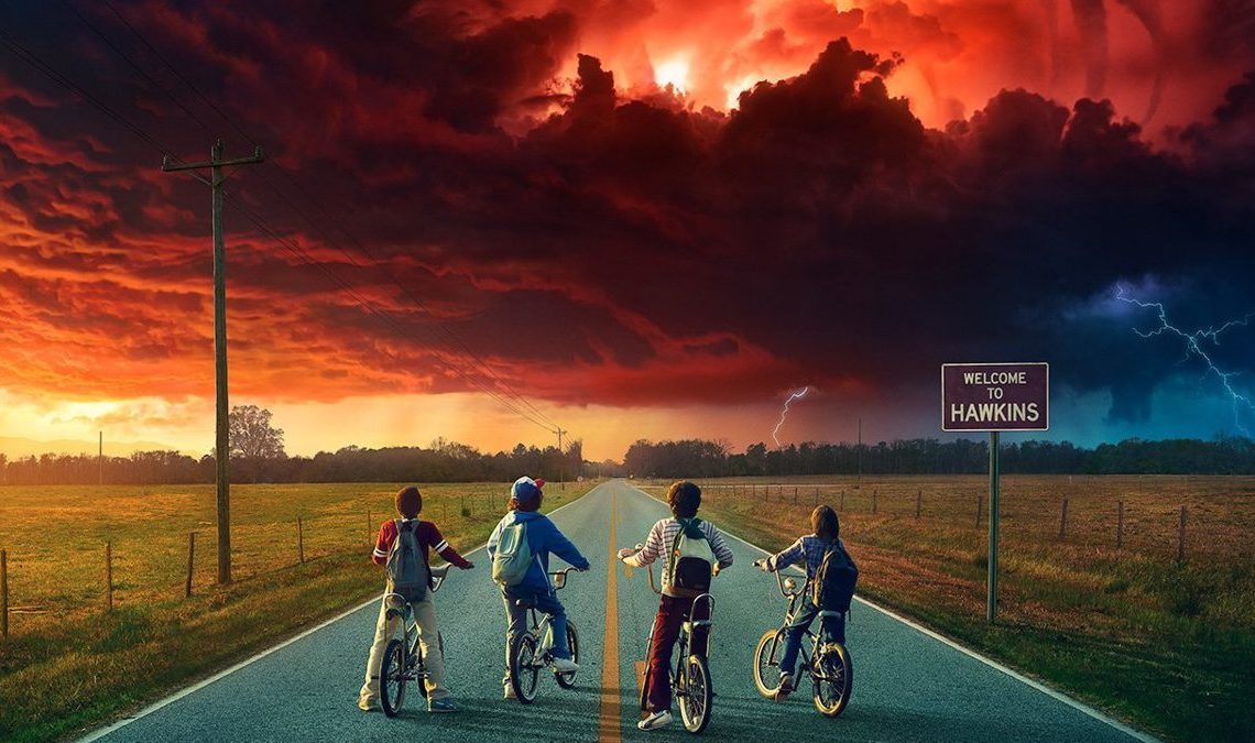 Il semblerait que les costumes de la deuxième saison de Stranger Things donnent des indices sur l'avenir des personnages