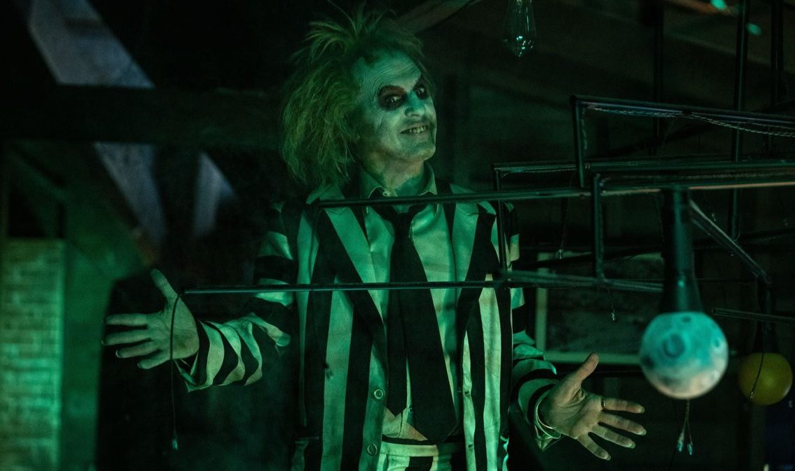 Les premières images de Bitelchús 2 montrent Michael Keaton, Jenna Ortega, Winona Ryder et plus