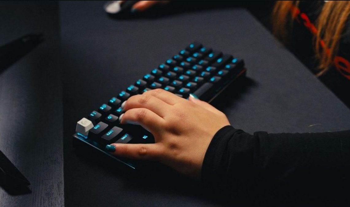 Logitech présente son nouveau clavier G PRO X 60, un modèle compact qui vous accompagnera à chaque jeu
