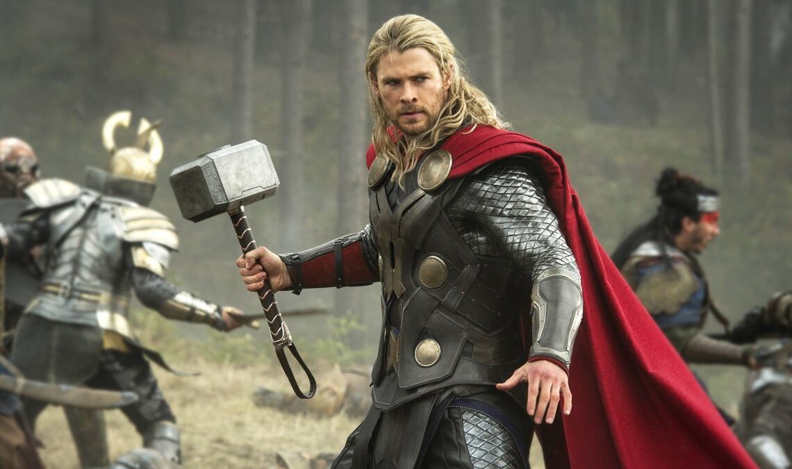 Chris Hemsworth explique pourquoi il déteste porter des capes dans tous ses films