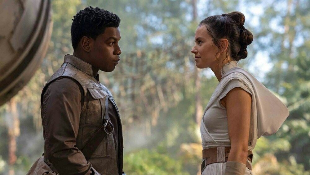 Daisy Ridley veut que John Boyega revienne pour la suite de Star Wars : Épisode 9