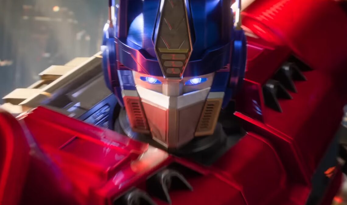 Chris Hemsworth parle des défis liés au jeu à Optimus Prime |  SDCC 2024