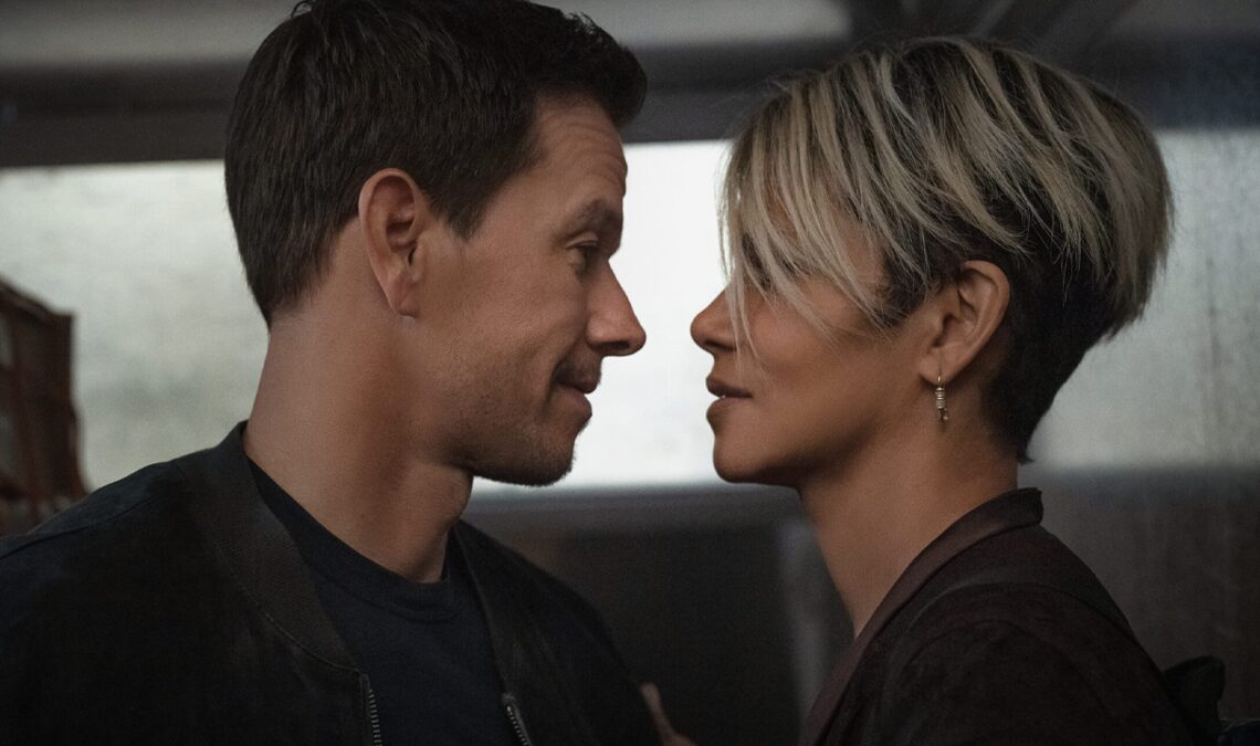 Halle Berry et Mark Wahlberg jouent dans un nouveau film Netflix plein d'espions