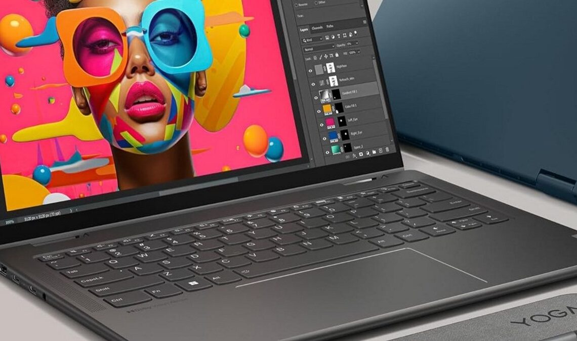 Ordinateur portable et tablette, tout en un. Ce modèle convertible Lenovo bénéficie d'une remise de 200 euros