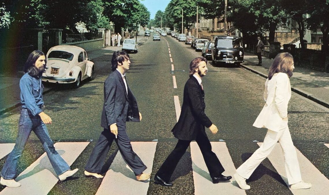 Ce sont les nouveaux Beatles. A révélé la fenêtre des acteurs et de la première des quatre films du groupe