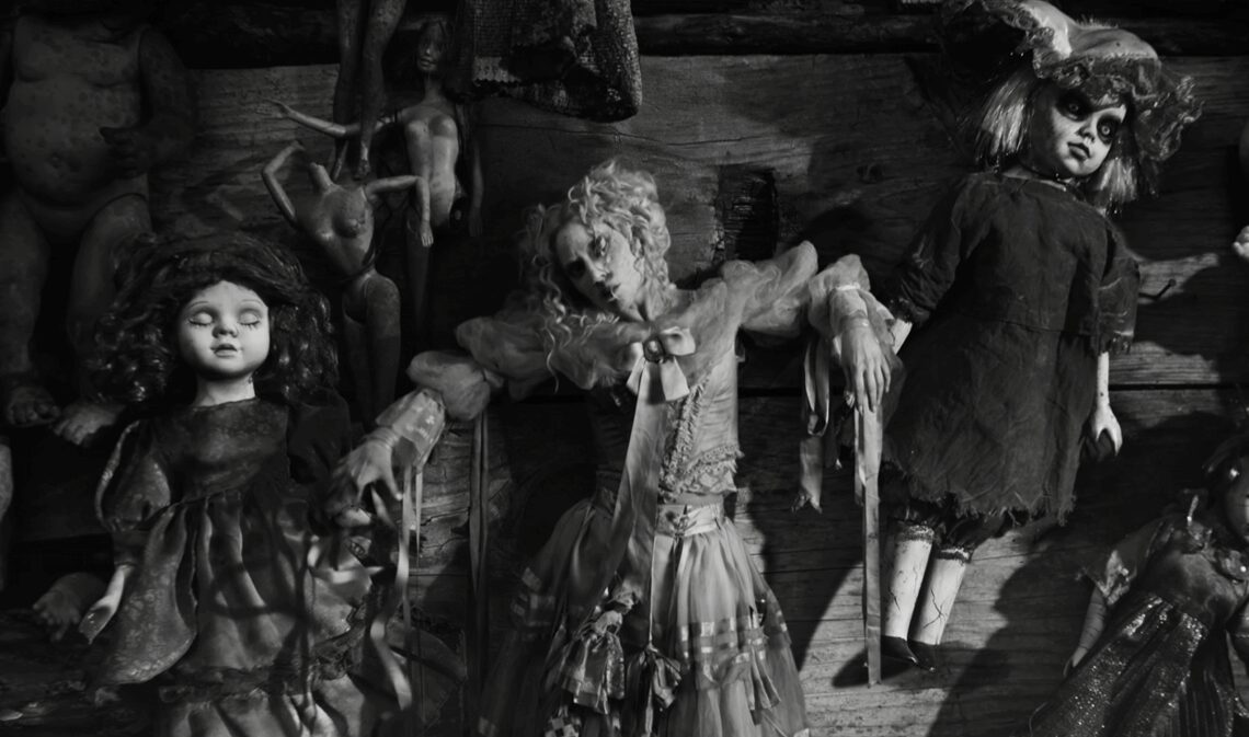 Le clip du mercredi de Lady Gaga a été pris dans une accusation de poupée Viral Creepy Ai