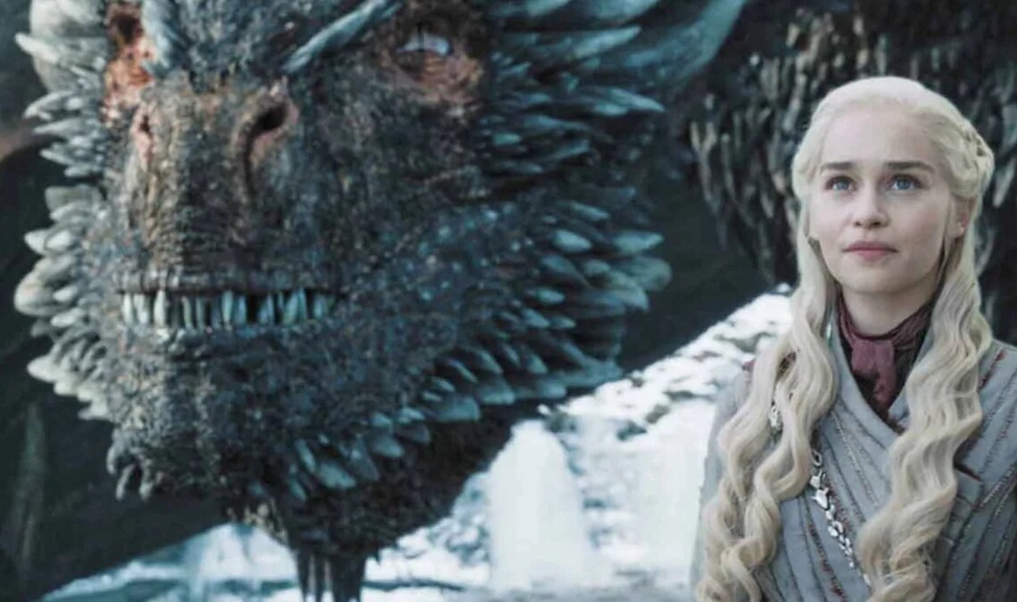 Le grand cauchemar des créateurs de Game of Thrones, ce n'étaient pas les dragons ou les marcheurs blancs, c'étaient les jambes d'Emilia Clarke.