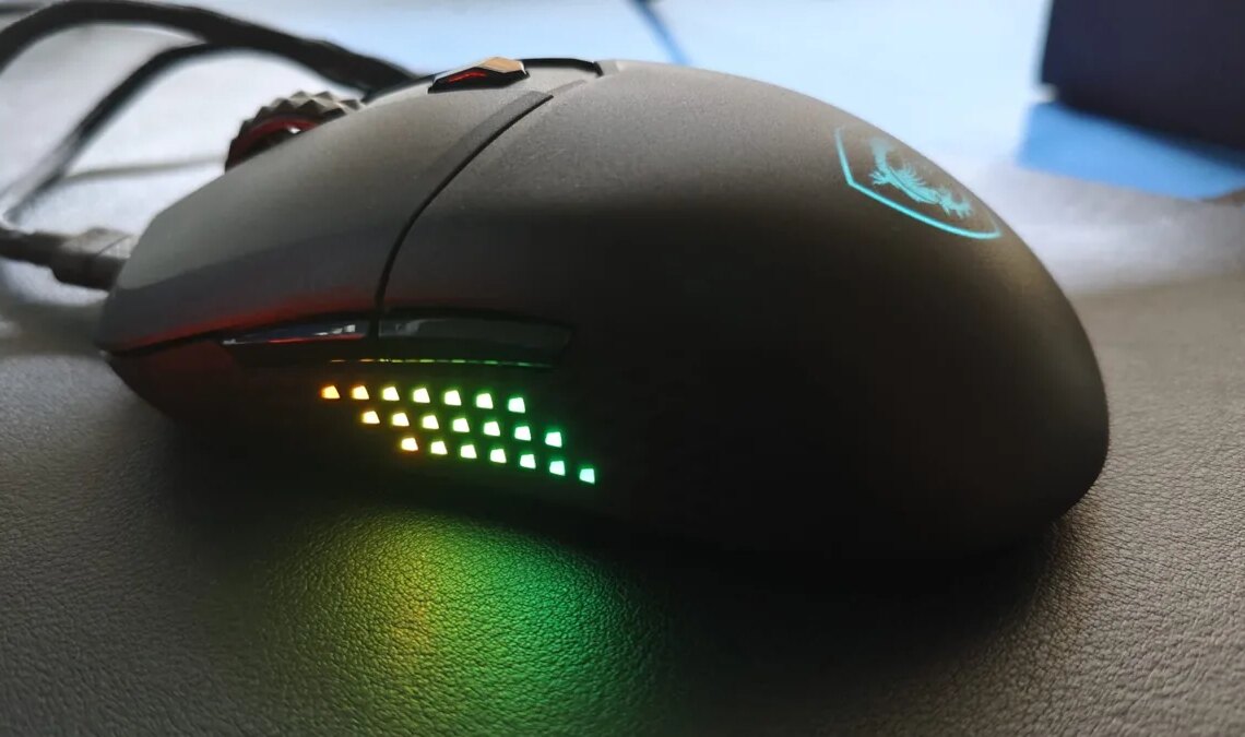 Parce que le milieu de gamme peut aussi jouer gros : analyse de la MSI Versa 300 Elite Wireless, une souris gamer tout-terrain à prix brutal