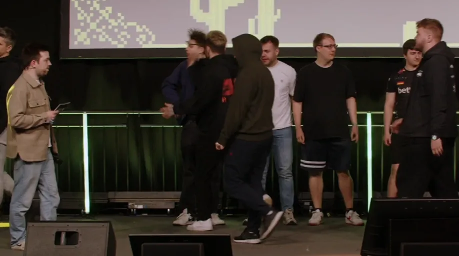 Ce pro de Counter Strike écope d'une suspension de 10 ans après cette attaque brutale sur scène lors d'un tournoi