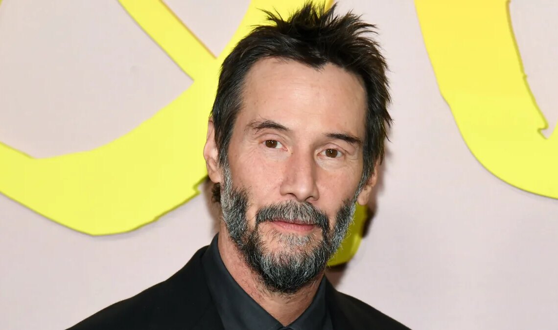 "Il a dû recevoir des médicaments ou quelque chose comme ça." Matt Smith réagit à la récente « chasse » virale de Keanu Reeves