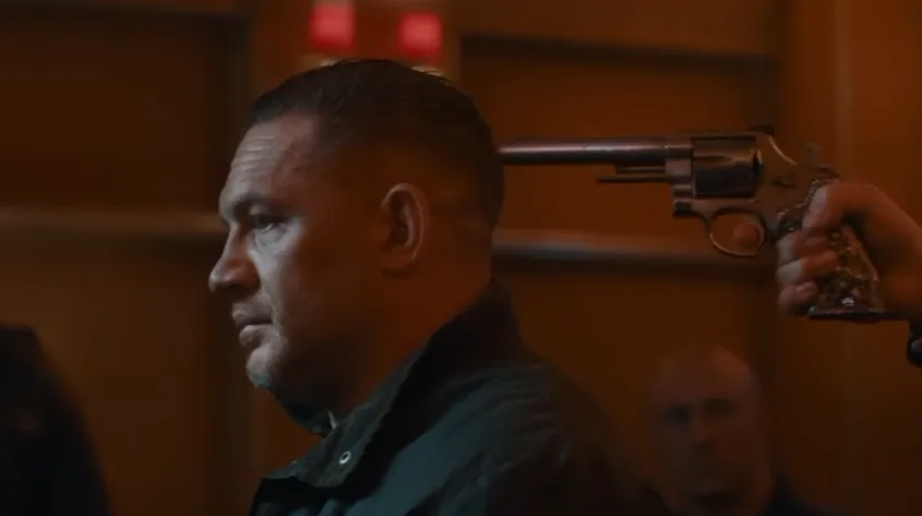 Malgré la polémique, Tom Hardy reprend les rênes de cette série frénétique avec le trailer de sa deuxième saison
