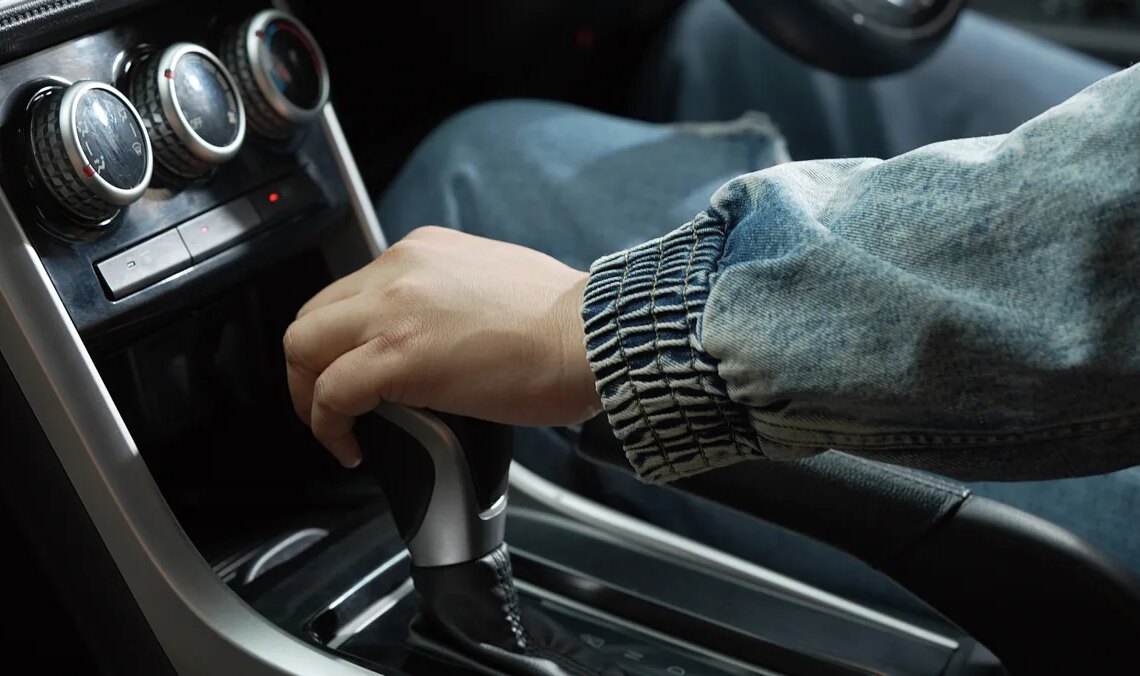 Un professeur de Nintendo Brain Training explique pourquoi conduire une voiture manuelle est meilleur pour le cerveau qu'une voiture automatique